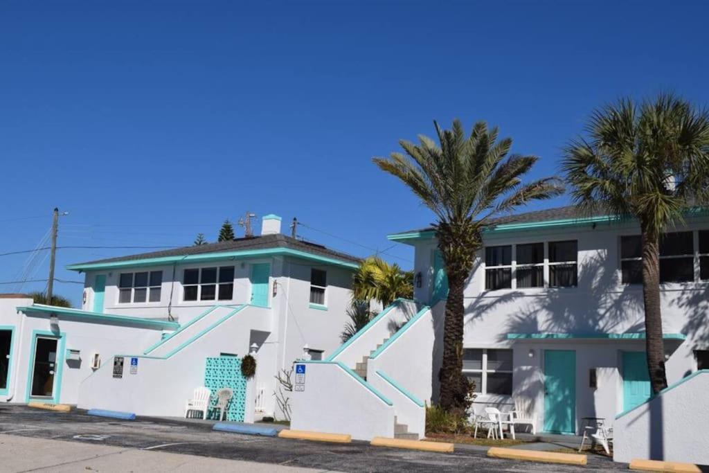 Private One-Bedroom 13-Directly Across From Beach St. Pete Beach Bagian luar foto