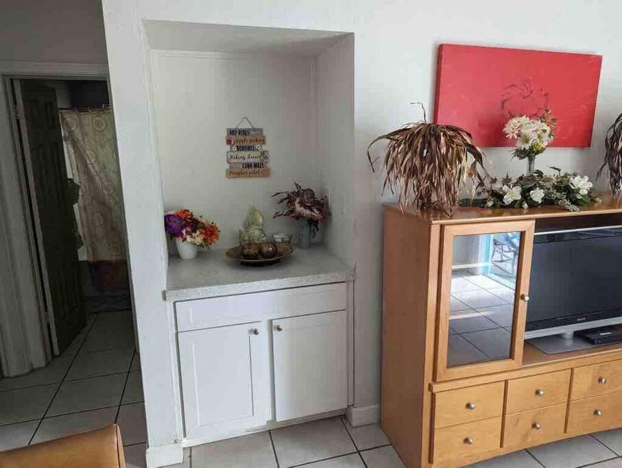 Private One-Bedroom 13-Directly Across From Beach St. Pete Beach Bagian luar foto
